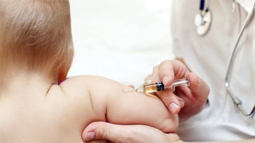Nên tiêm vaccine dịch vụ hay miễn phí Lựa chọn nào an toàn cho bé