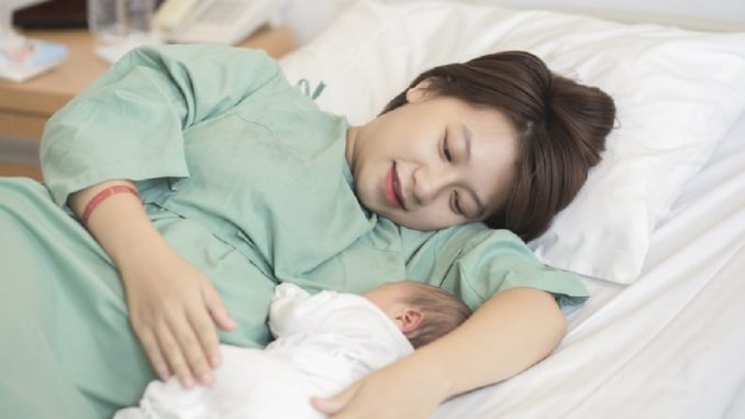 Hướng-dẫn-chăm-sóc-cơ-thể-mẹ-sau-sinh-chuyện-mang-thai-và-làm-mẹ-bluecare