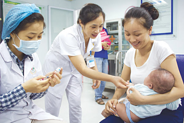 Tại sao cần tiêm phòng vắc xin cho trẻ sơ sinh?