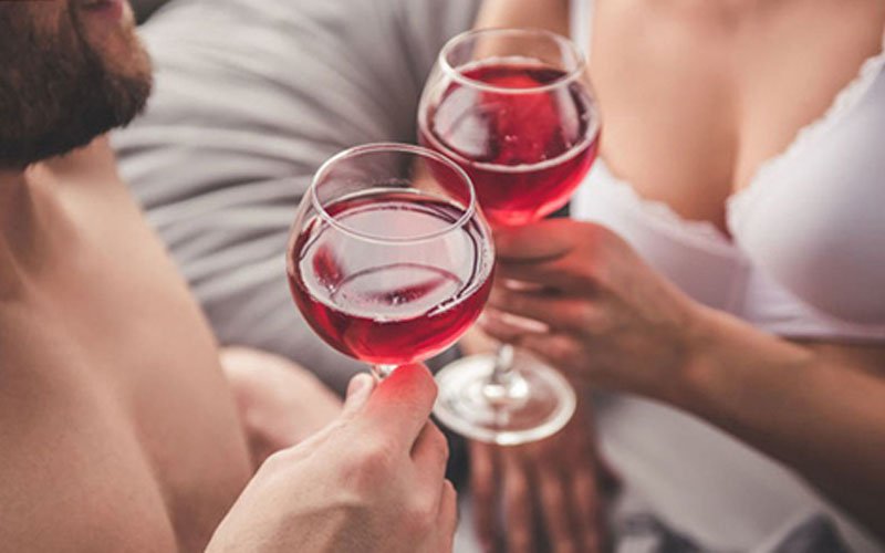 Uống rượu giúp giảm nguy cơ có thai sau quan hệ