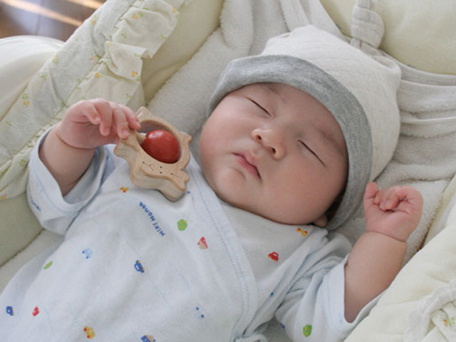 Em bé 3 tháng tuổi đã có thể ngủ kéo dài suốt đêm.